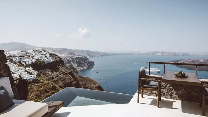 Vora Santorini